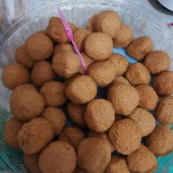 ลูกชิ้นปลาแมนเอ ปั๊มปตท.