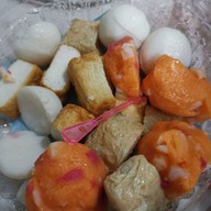 ลูกชิ้นปลาแมนเอ ปั๊มปตท.