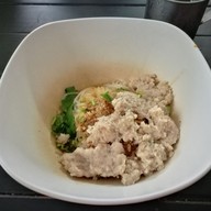 เมนูของร้าน ก๋วยเตี๋ยวหมูต้มยำขลุกขลิก
