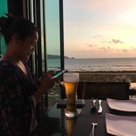 บรรยากาศ WHITE BOX Restaurant