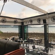 บรรยากาศ WHITE BOX Restaurant