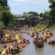 ตลาด 100 ปี บ้านลาดชะโด