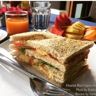 เขาหลักบลูลากูนรีสอร์ท