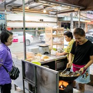 ผัดไทยกุ้งสด ไทยอาคาร