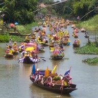 ตลาด 100 ปี บ้านลาดชะโด