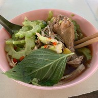 เมนูของร้าน ชายทัยก๋วยเตี๋ยวไก่มะระ ปากทางแยกสุขสมาน