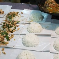 ข้าวบึ้ม ตลาดบางกอกน้อย