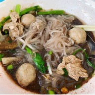 แม่วันก๋วยเตี๋ยวหมู