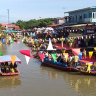 ตลาด 100 ปี บ้านลาดชะโด