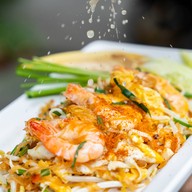 ผัดไทยกุ้งสด ไทยอาคาร