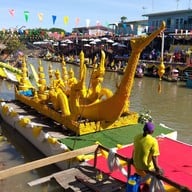 ตลาด 100 ปี บ้านลาดชะโด