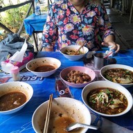 ก๋วยเตี๋ยว ไก่มะระ ตองอู ก๋วยเตี๋ยว ไก่มะระ สะแกงาม