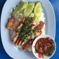 คุณแอน ชายสี่ บะหมี่เกี๊ยว