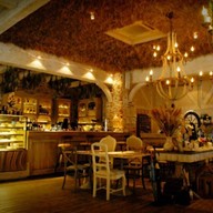 Parlour Restaurant & Bar คริสตัล ดีไซน์เซ็นเตอร์