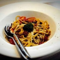 Parlour Restaurant & Bar คริสตัล ดีไซน์เซ็นเตอร์