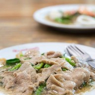 ราดหน้ายอดผักบ้านบดินทร์ ลาดพร้าว 112