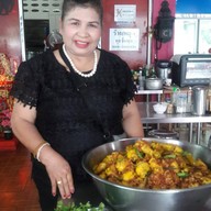 ผัดไทยห่อไข่ช้างเผือก