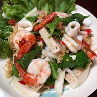 ลัดเลาะมาหาแซ่บ