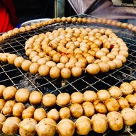 ไส้กรอก ท่ายาง  แม่บุญถม ตลาดท่ายาง