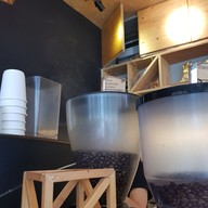 บรรยากาศ Take A Shot Coffee Bar บีทีเอส กรุงธนบุรี