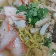 เมนูของร้าน สหชัย บะหมี่เกี๊ยวปู หมูแดง