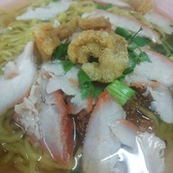 เมนูของร้าน สหชัย บะหมี่เกี๊ยวปู หมูแดง