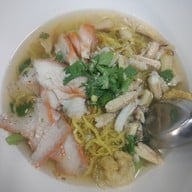 เมนูของร้าน สหชัย บะหมี่เกี๊ยวปู หมูแดง