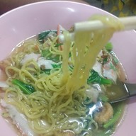 เมนูของร้าน สหชัย บะหมี่เกี๊ยวปู หมูแดง