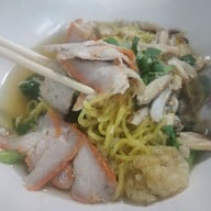 เมนูของร้าน สหชัย บะหมี่เกี๊ยวปู หมูแดง