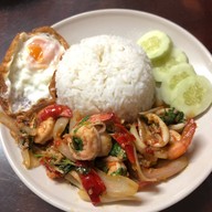 ลัดเลาะมาหาแซ่บ