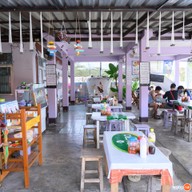 บรรยากาศ บ้านเตี๋ยวไก่ ป่าแดง