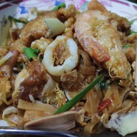 เมนูของร้าน ผัดไทยในอู่ ผัดไทยกากหมูสูตรโบราณ