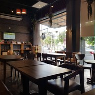 บรรยากาศ KELTI CAFÉ X 93 ARMY COFFEE