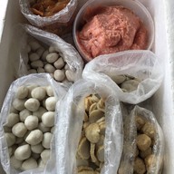 เมนูของร้าน ก๋วยเตี๋ยวลูกชิ้นปลานายต่อ
