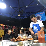 บรรยากาศ ยาใจ หมูจิ้มจุ่มพม่าไม้ละ 1 บาท