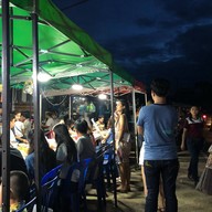 บรรยากาศ ยาใจ หมูจิ้มจุ่มพม่าไม้ละ 1 บาท