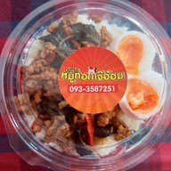 เมนูของร้าน ข้าวหมูทอดเจ๊อ้อม