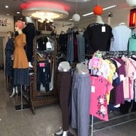 ร้าน ว.ยีนส์ หน้าญ.ว. -ร้านยีนส์ในใจคุณ หน้า ญ.ว.