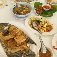 เมนูของร้าน เรือนเขาแหลม