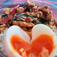 เมนูของร้าน ข้าวหมูทอดเจ๊อ้อม
