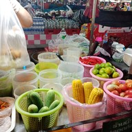 หน้าร้าน น้อยส้มตำ