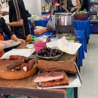 เมนูของร้าน เซี้ยเหล่ายี่ห้อ (ข้าวหมูแดงแปลงนาม)