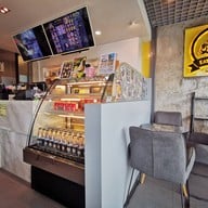 EAT 'EM UP CAFE ลำลูกกาคลอง2