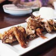 เมนูของร้าน นิว ไก่ย่างบัวตอง 2 สามแยกวิเชียรบุรี
