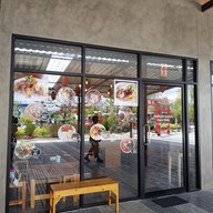 หน้าร้าน Meemee Shabu PTT สะพานเจษฎาบดินทร์ 