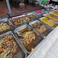 หน้าร้าน ร้านจันทร์เจ้า ข้าวแกง ตามสั่ง เตี๋ยว ตำ ยำ