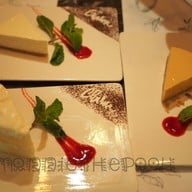 Charm Eatery and Bar ราชครู