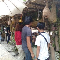 บรรยากาศ น้องต้นกล้านำ้ตาลสดแม่ค้าตาหวานแห่งบ้านระจัน