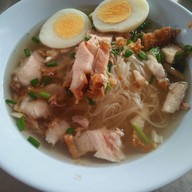 เมนูของร้าน คุณแอน ชายสี่ บะหมี่เกี๊ยว