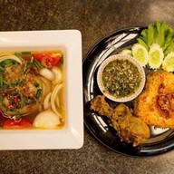 ข้าวหมกไก่สามสี น้ำใสไฮโซ ตลาดมีนบุรี